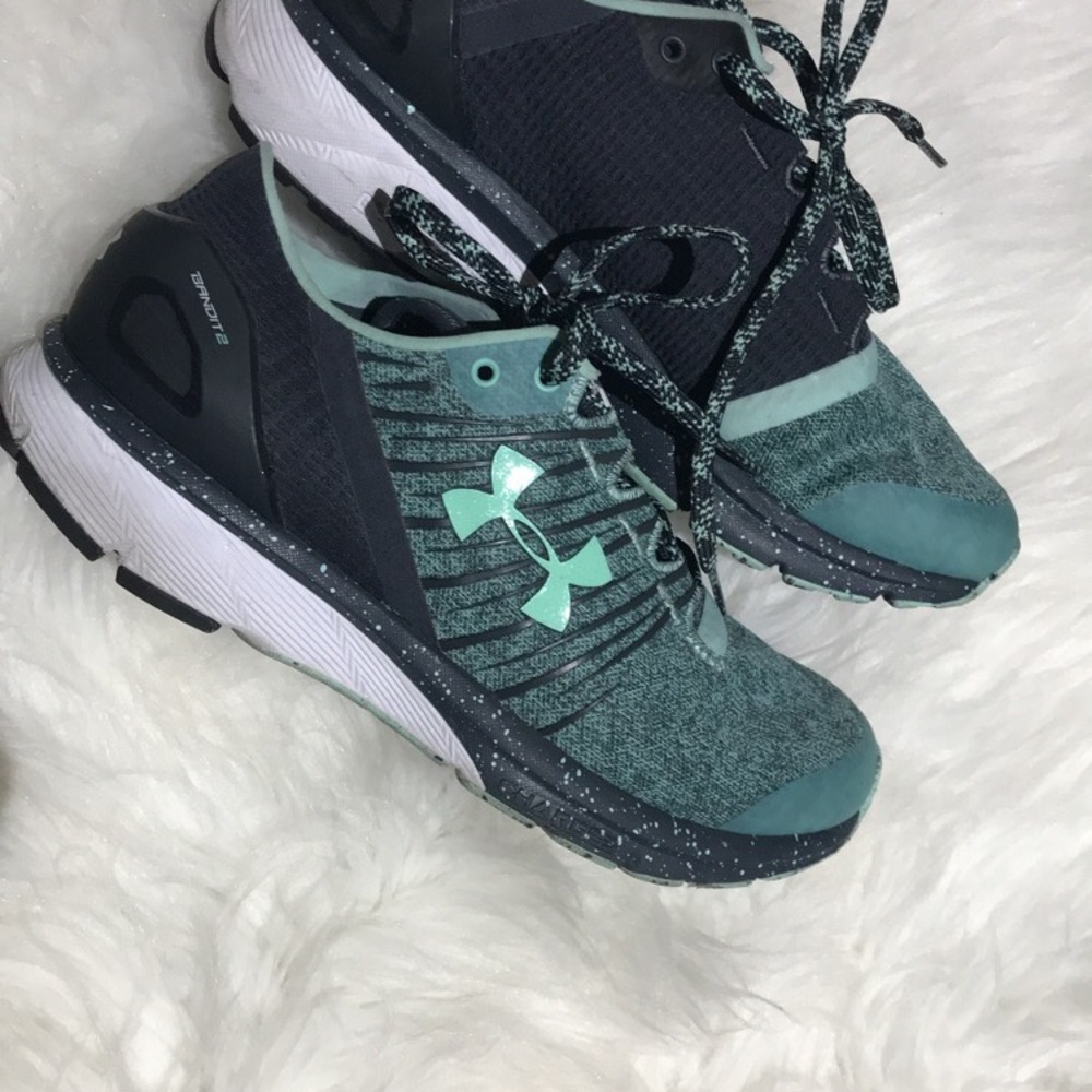 Athletic shoes